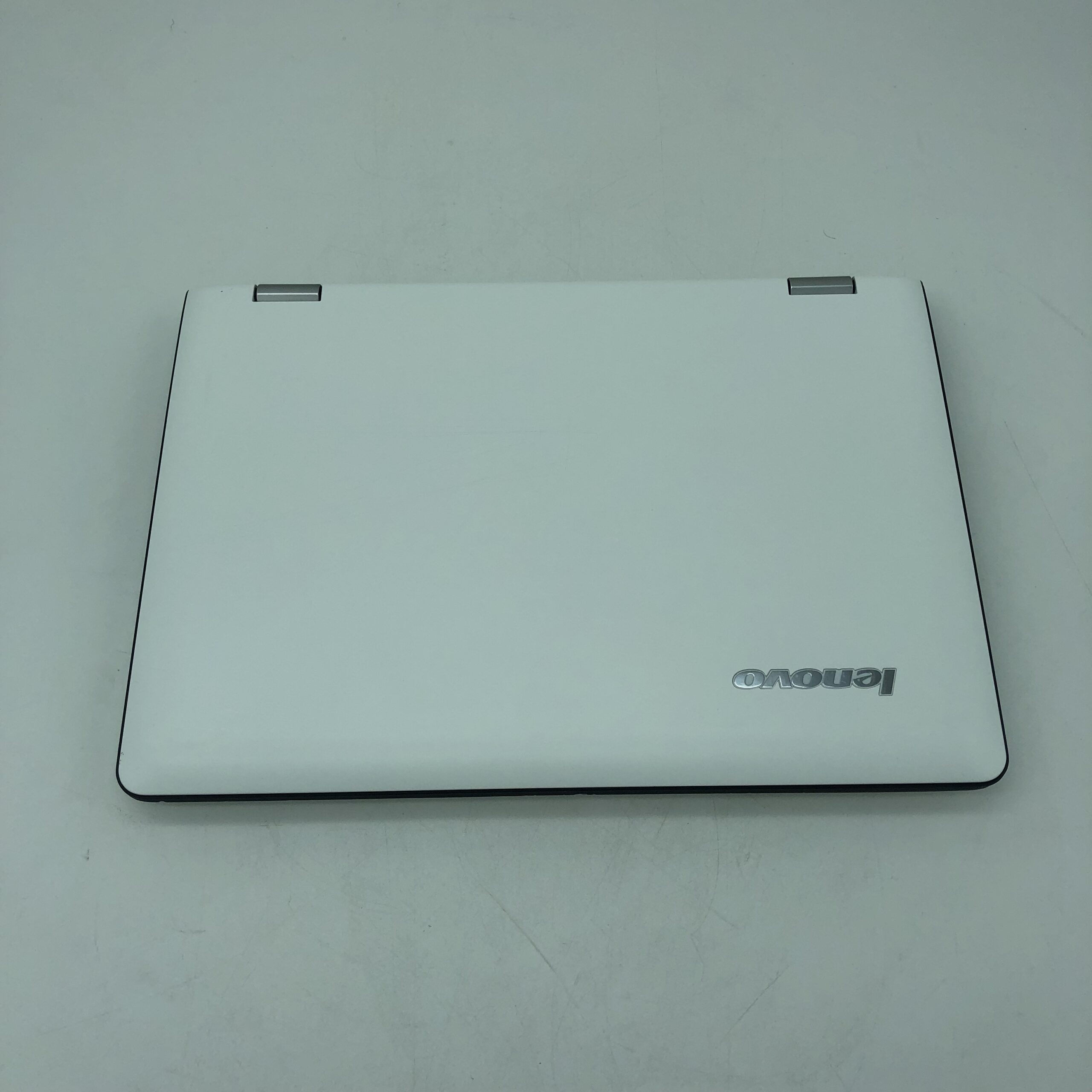 Lenovo Yoga 300 Ricondizionato 11.6" (4GB, SSD Selezionabile) - Windows 10 - Ottimo - immagine 2